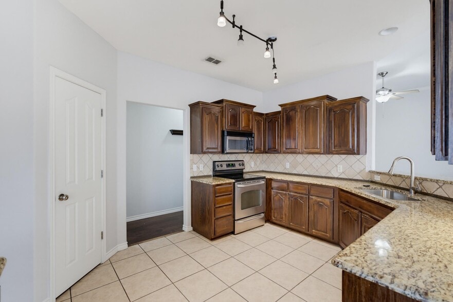 Building Photo - 7017 Springwater Ave