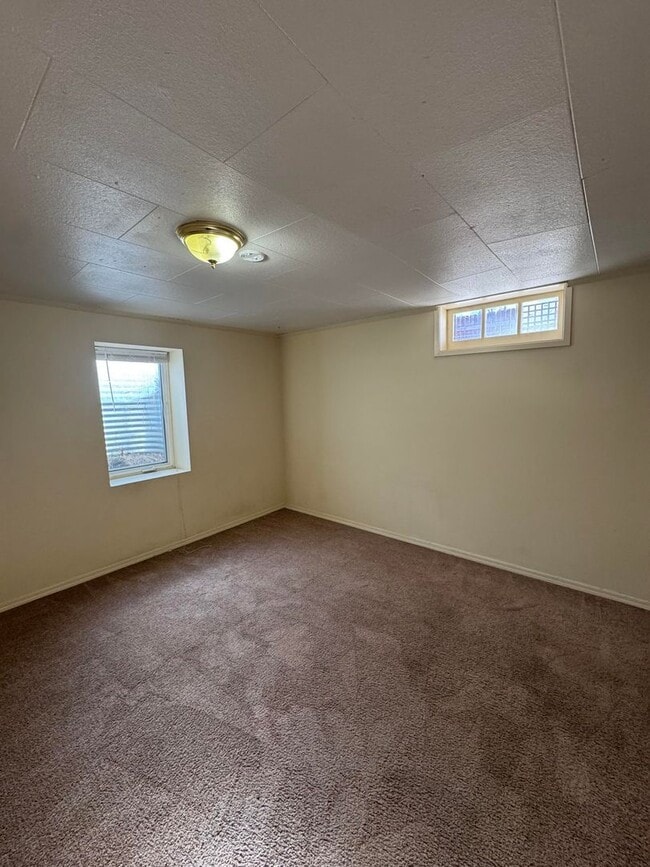 Building Photo - Charming University District Home - 4 Bedrooms, 2 Bathrooms