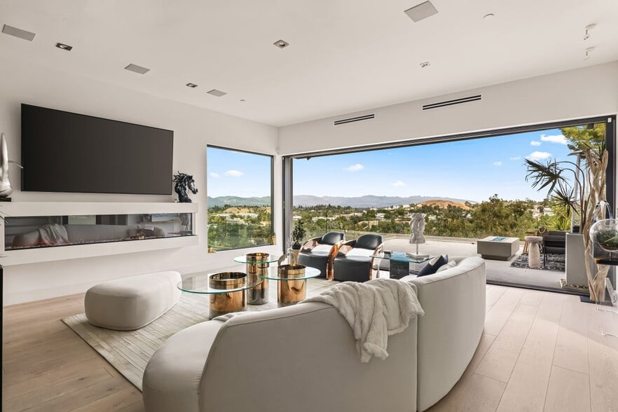 Primary Photo - 5170 Medina Rd