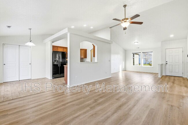 Building Photo - 6218 Ochoco Ln