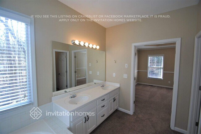 Building Photo - 5831 Bayside Ct