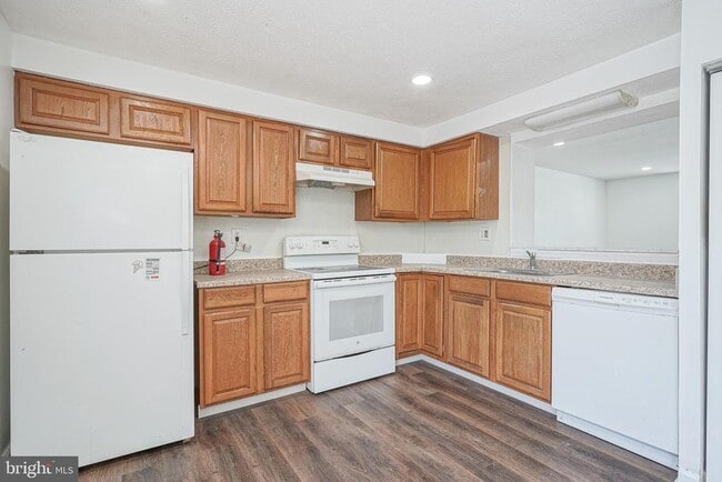 Building Photo - 69 Vanderbilt Ct