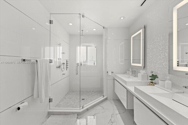 Building Photo - 12930 Oleander Rd