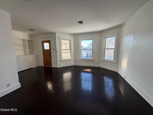 Building Photo - 830 Hampton Ave