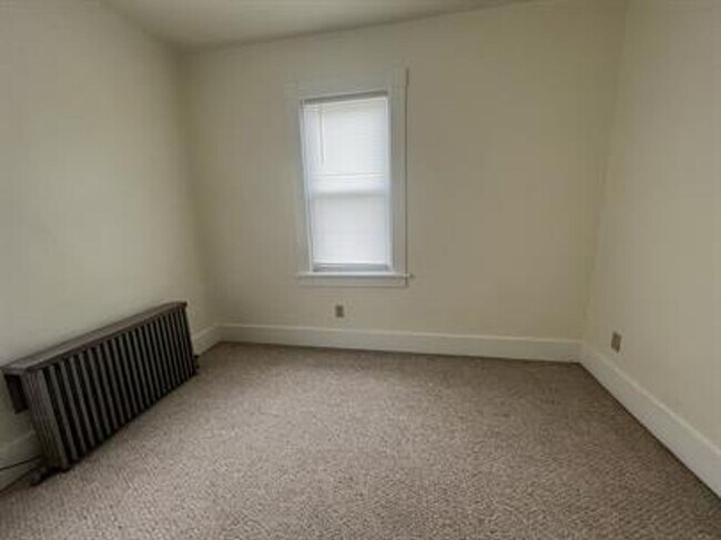 Building Photo - 207 Sycamore St