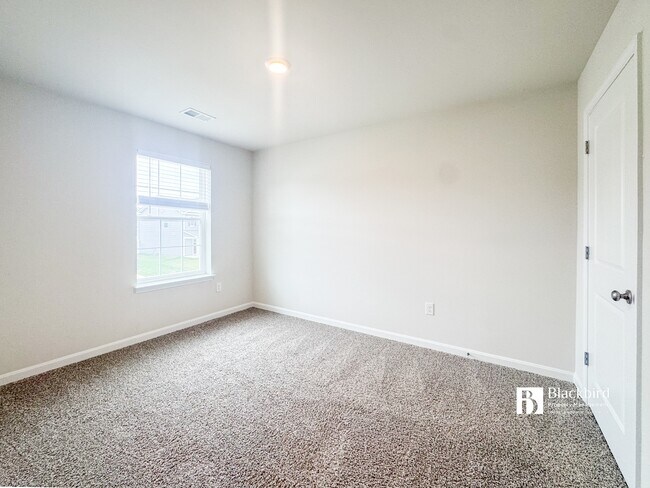 Building Photo - 561 Fawn Mdw Ln