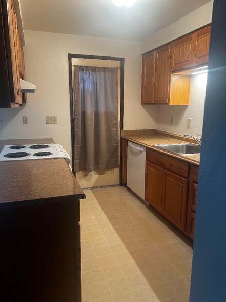 Building Photo - 850 SW Harrier Cir