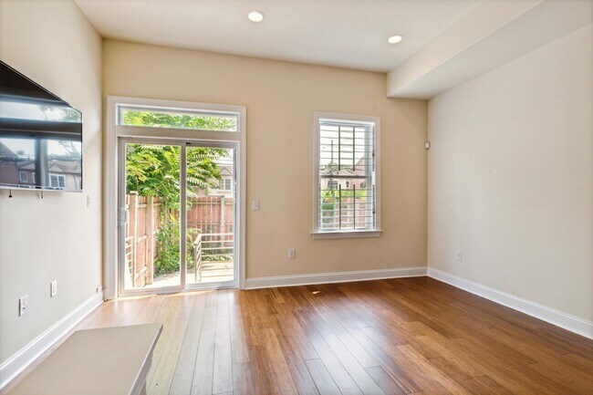 Building Photo - 1714 Fontain St