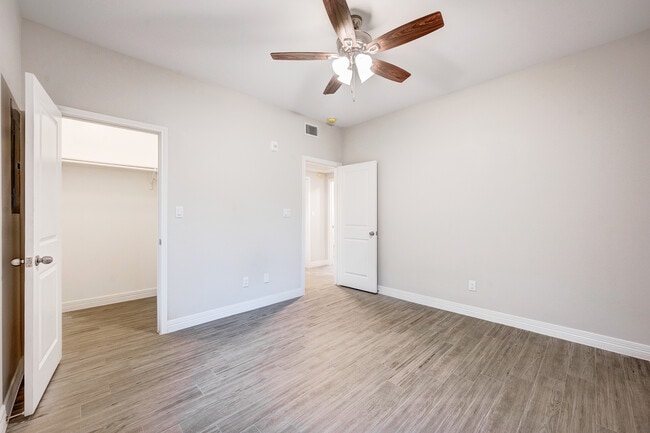 Large 2nd bedroom - 72 Burress St