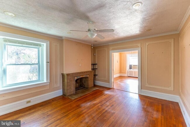 Building Photo - 2216 Georges Ln