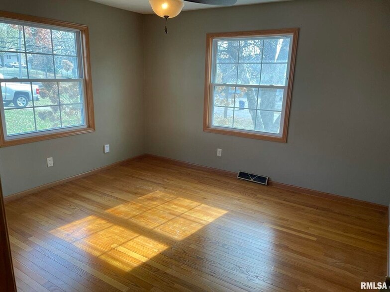 Building Photo - 2806 W 47th St