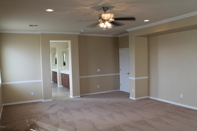 Building Photo - 9059 W Red Fox Rd