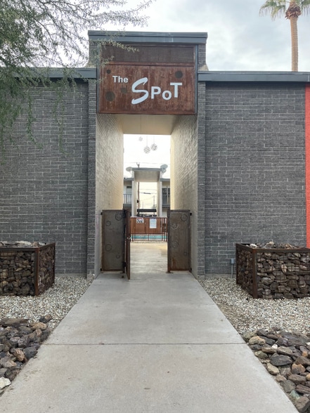 Building Photo - 1815 W Tuckey Ln