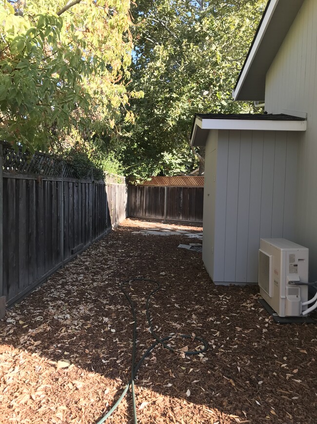 Building Photo - 55 Drake Ct