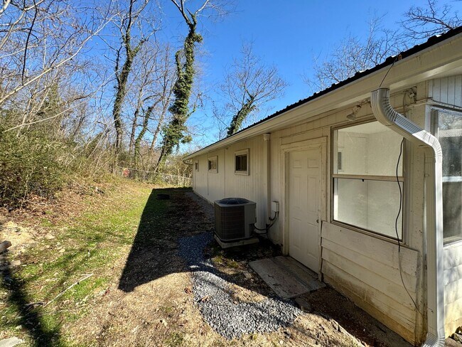 Building Photo - 3531 Sleepy Hollow Rd