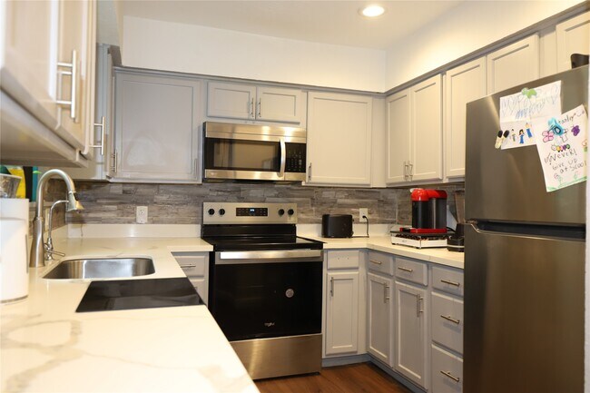 Building Photo - 2103 Place Rebecca Ln