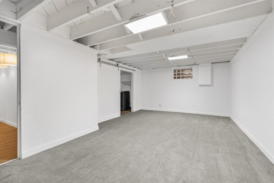 Building Photo - 127 Trowbridge St NE