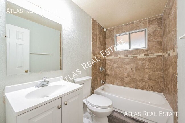 Building Photo - 3 Bedroom 2 Bath with laundry and finished...