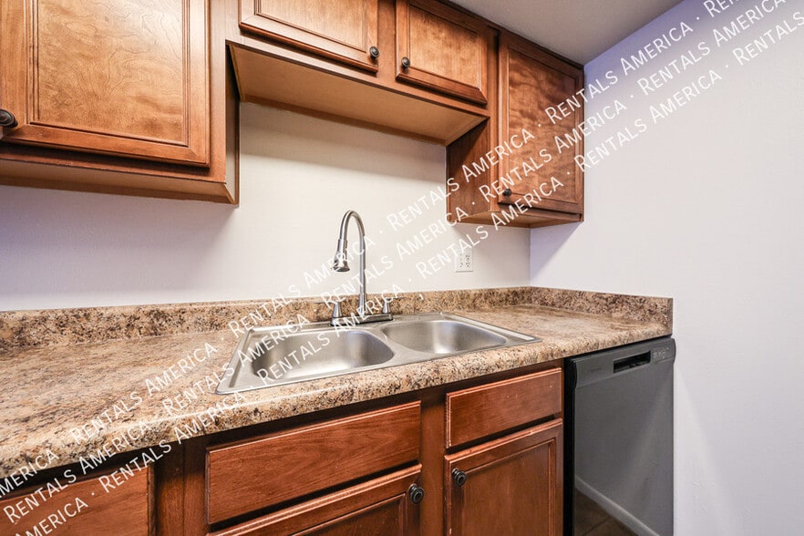 Building Photo - 8548 E Belleview St