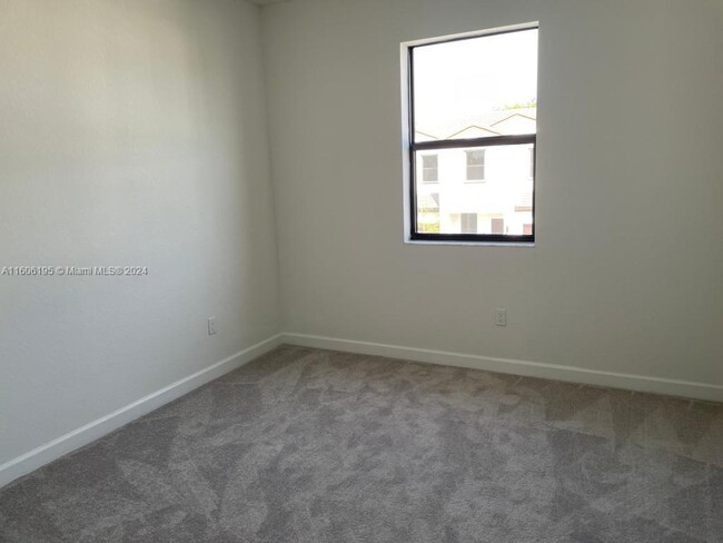 Building Photo - 212 SW 159th Terrace