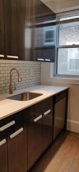 Building Photo - 109 Queensberry St