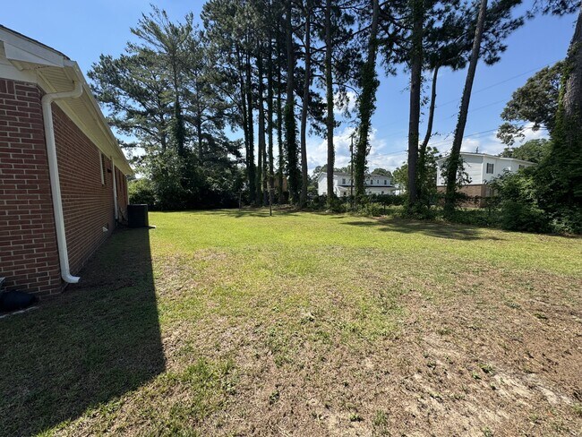 Building Photo - 105 Fort Dr