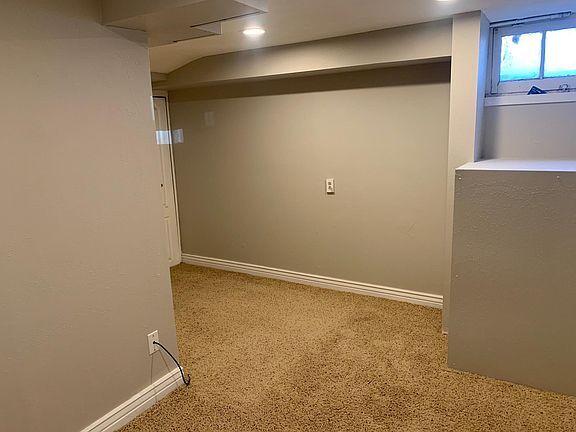 Building Photo - 3720 W Meadow Dr