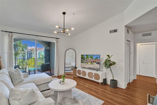 Building Photo - 6841 SW 44th St