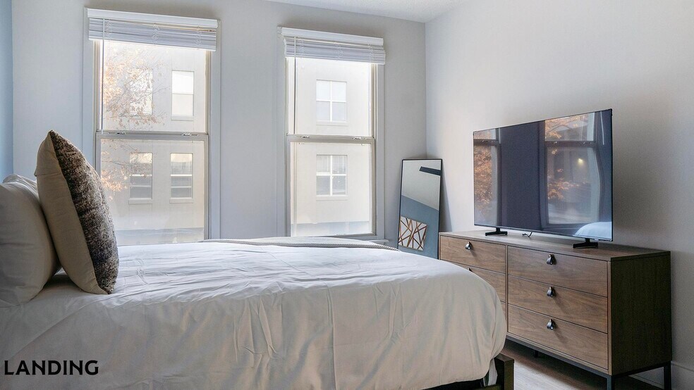 Building Photo - 49 Boulevard SE