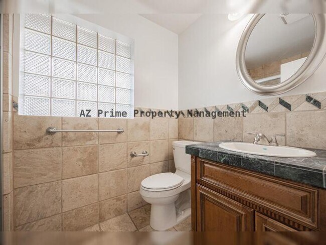 Building Photo - 5301 N 43rd Pl