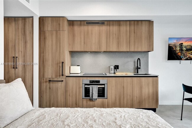 Building Photo - 151 NE 5th St