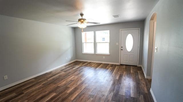 Building Photo - 917 Redoak Dr