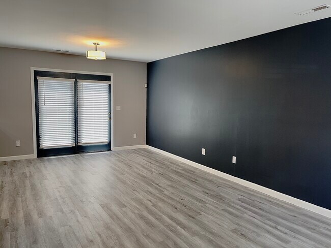 Building Photo - 1305 Hanford Sq