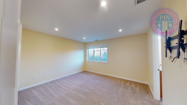 Building Photo - Beaverton - Stylish, Light & Bright, Close To Nike & Intel