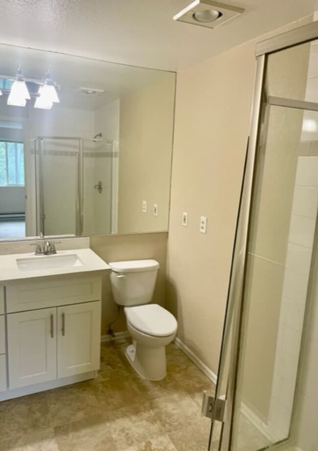 Building Photo - Location, Location, Location Prime Bellevue Condo with Private Balcony