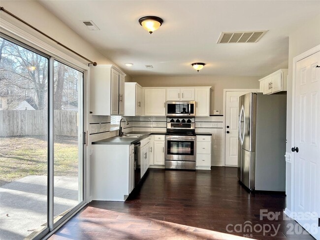 Building Photo - 4010 Suttle Pl