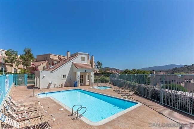 Building Photo - 12049 Calle De Montana