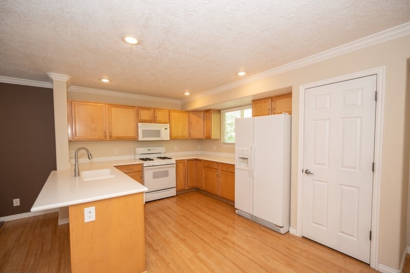 Building Photo - 1341 Alpine Loop