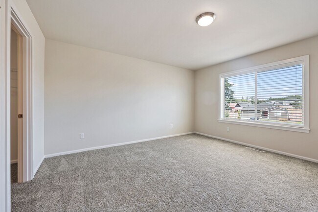 Building Photo - 7801 24th Ct SE