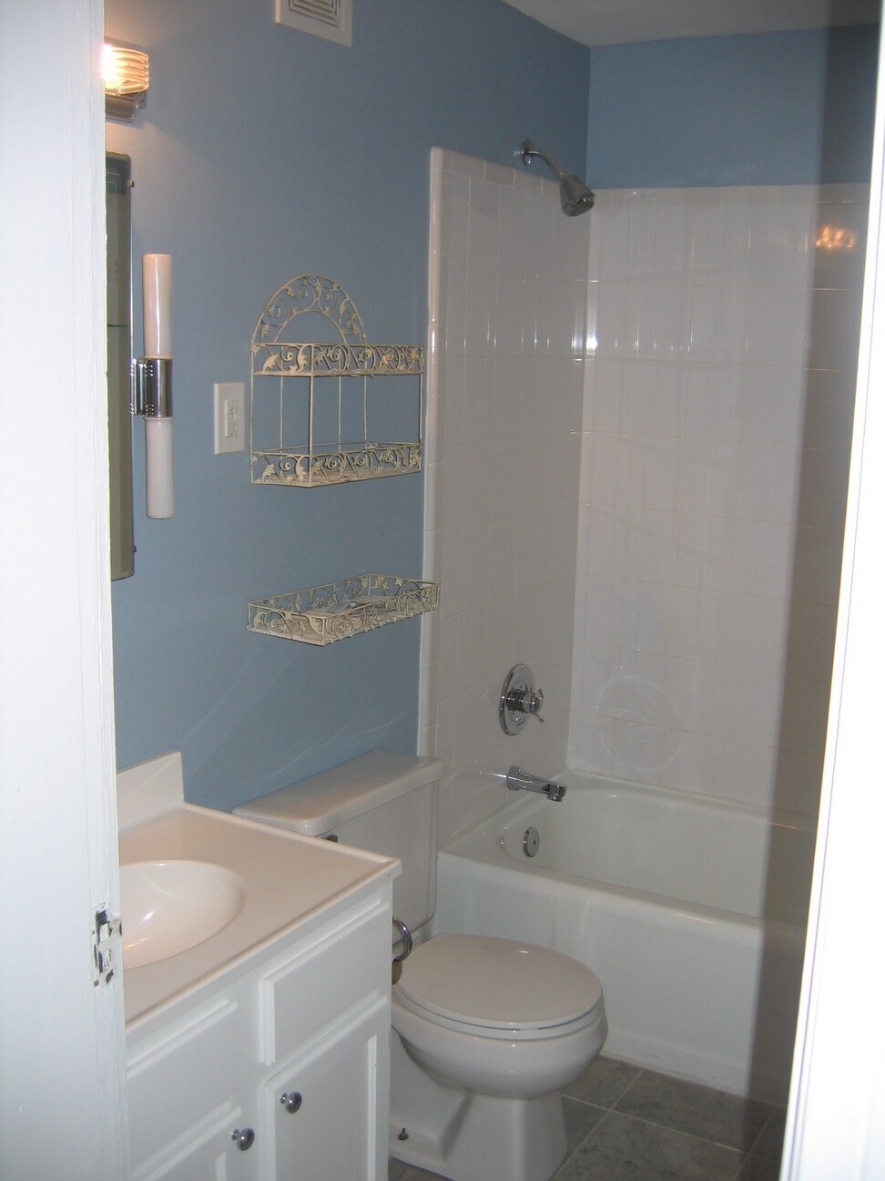 Building Photo - 212 Campsie Pl