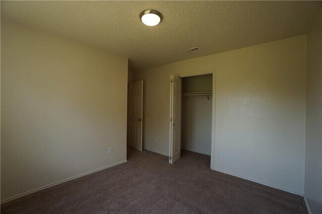 Building Photo - 112 Creekside Dr
