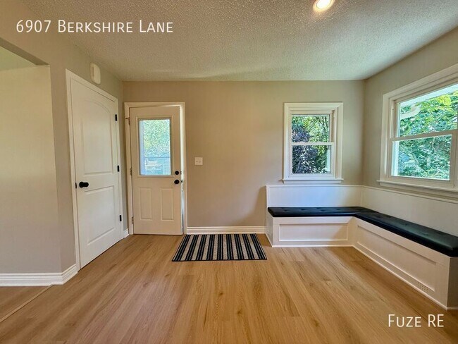Building Photo - 6907 Berkshire Ln N