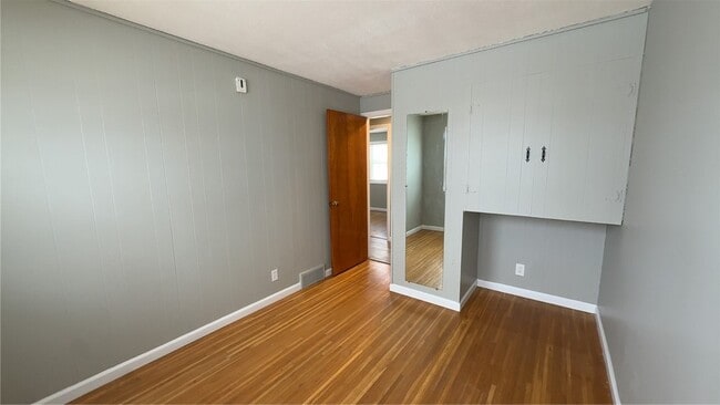 Building Photo - 198 Skycrest Dr