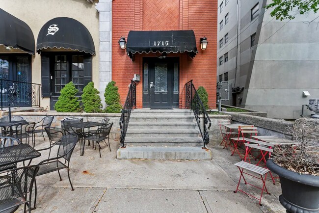 Building Photo - 1715 Summit St