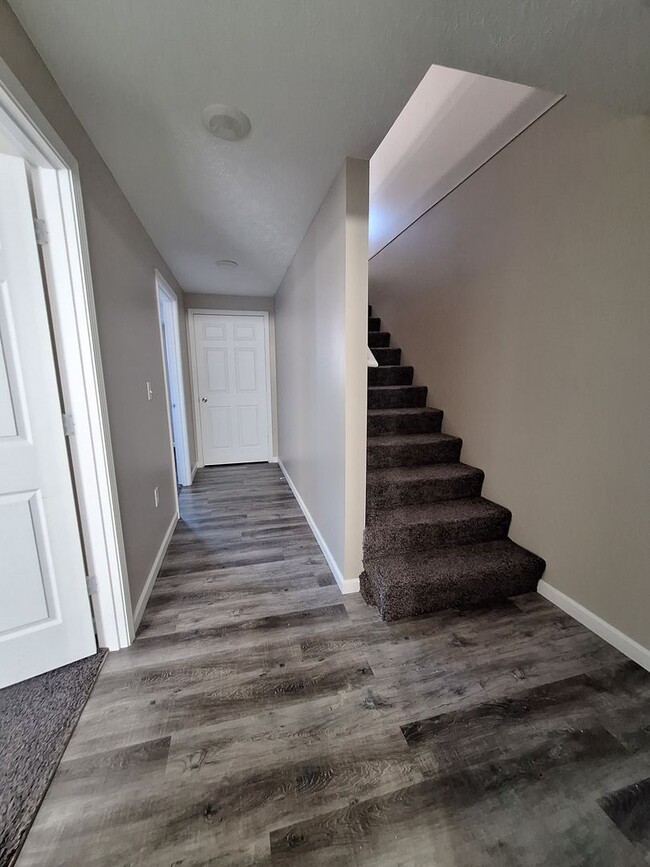Building Photo - 2 bedroom apartment