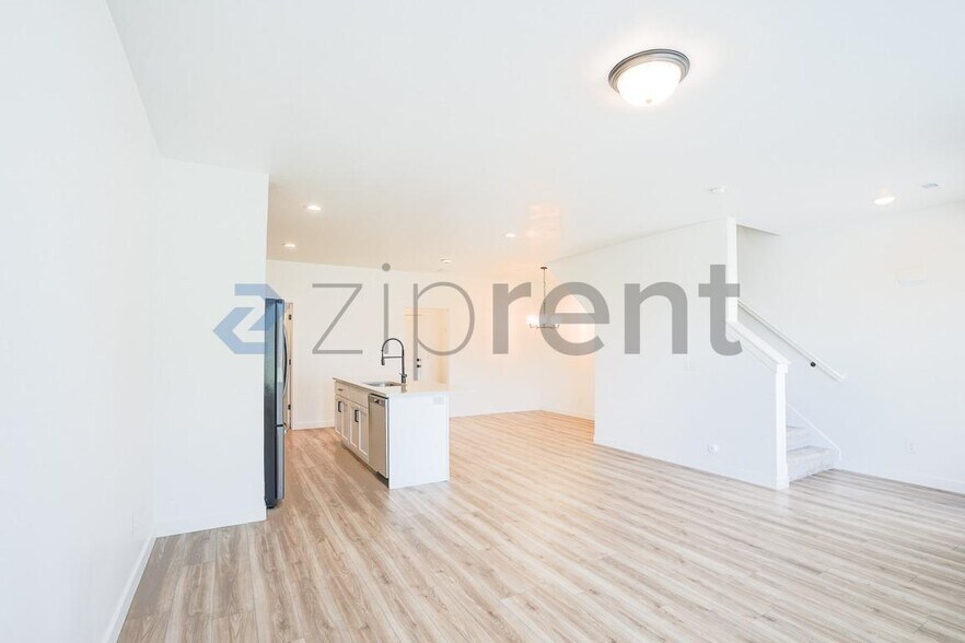 Building Photo - Unit
