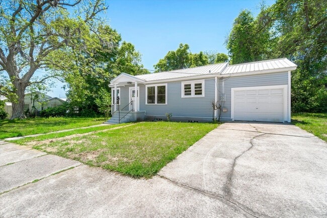 Building Photo - 9 Spencer St