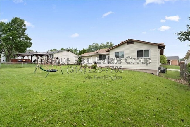 Building Photo - 3726 Briargrove Dr