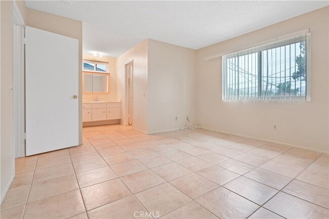 Building Photo - 22855 Vanowen St