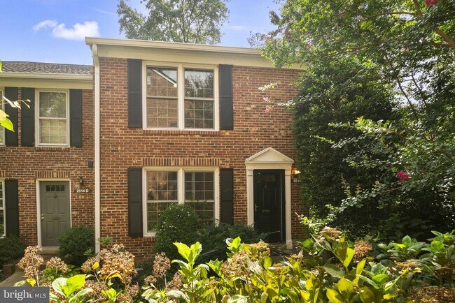 Building Photo - 2514 S Walter Reed Dr